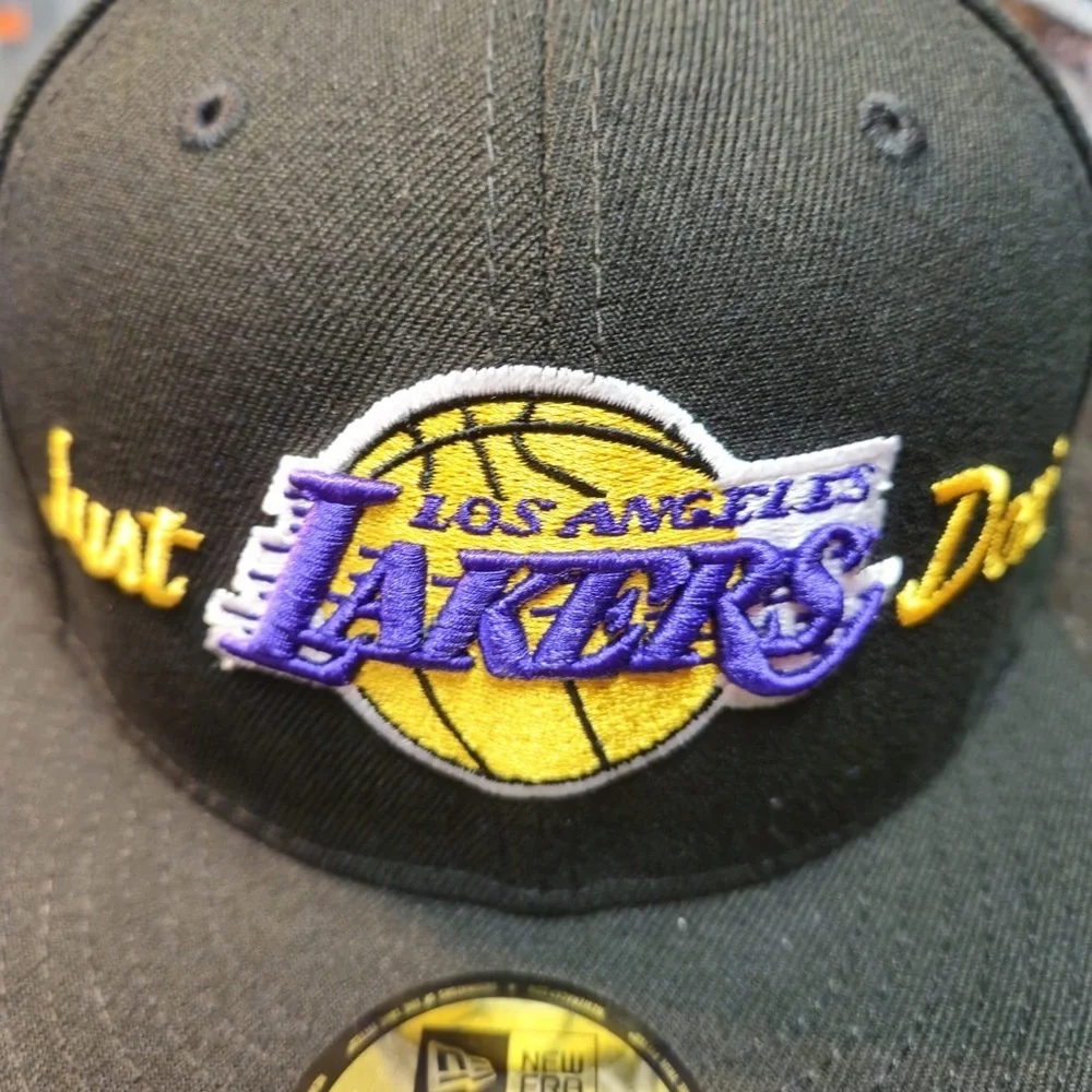 Sz 7 1/8 lakers fitted cap black